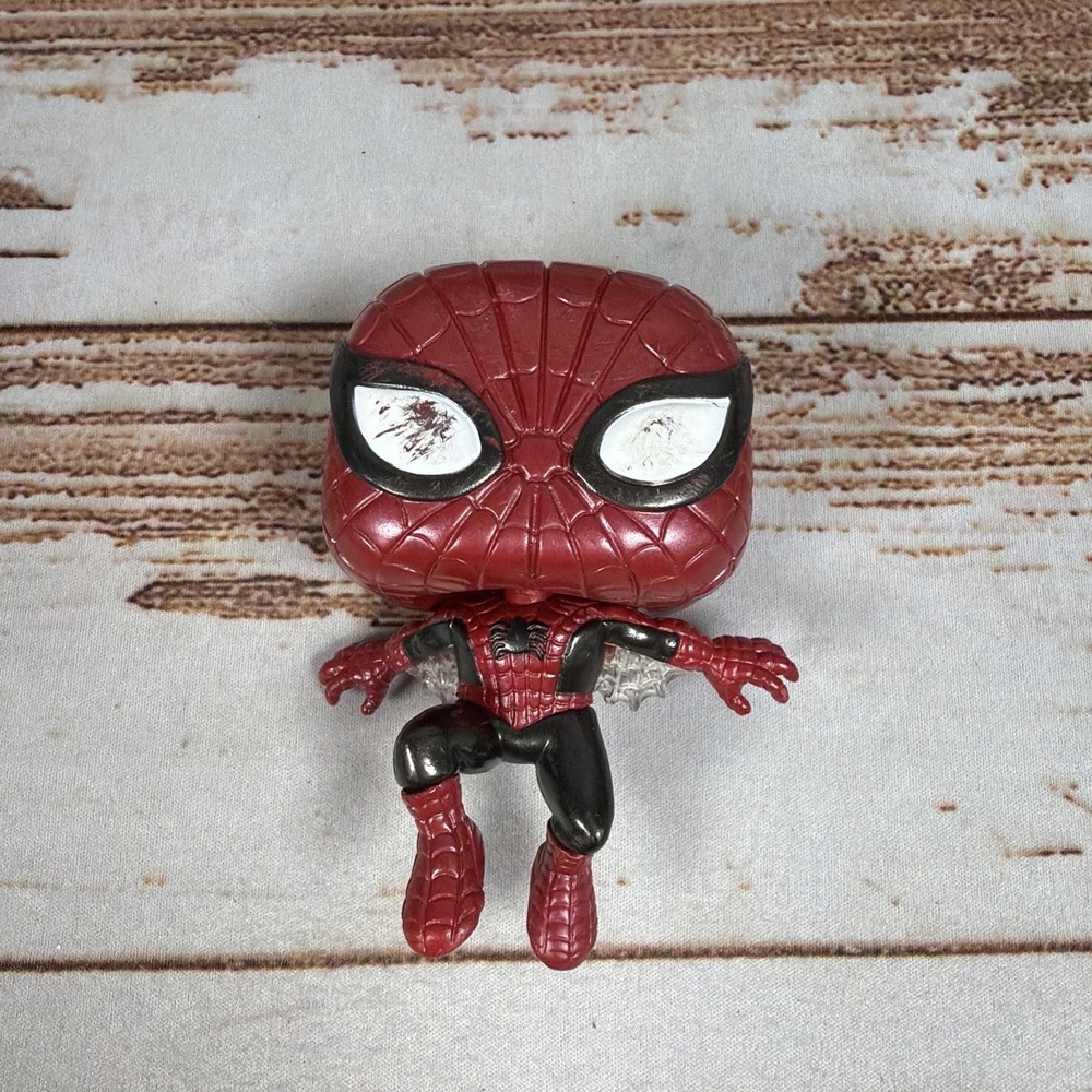 Funko Pop Marvel 80th Anniv Spider-Man Metallic Hot Topic Exclusive #593 Loose